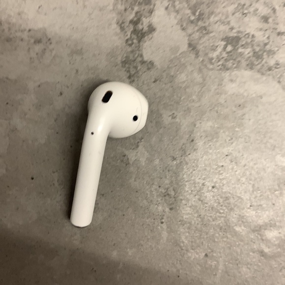 Apple Airpods 2nd Generation (Used) - Picture 2 of 3